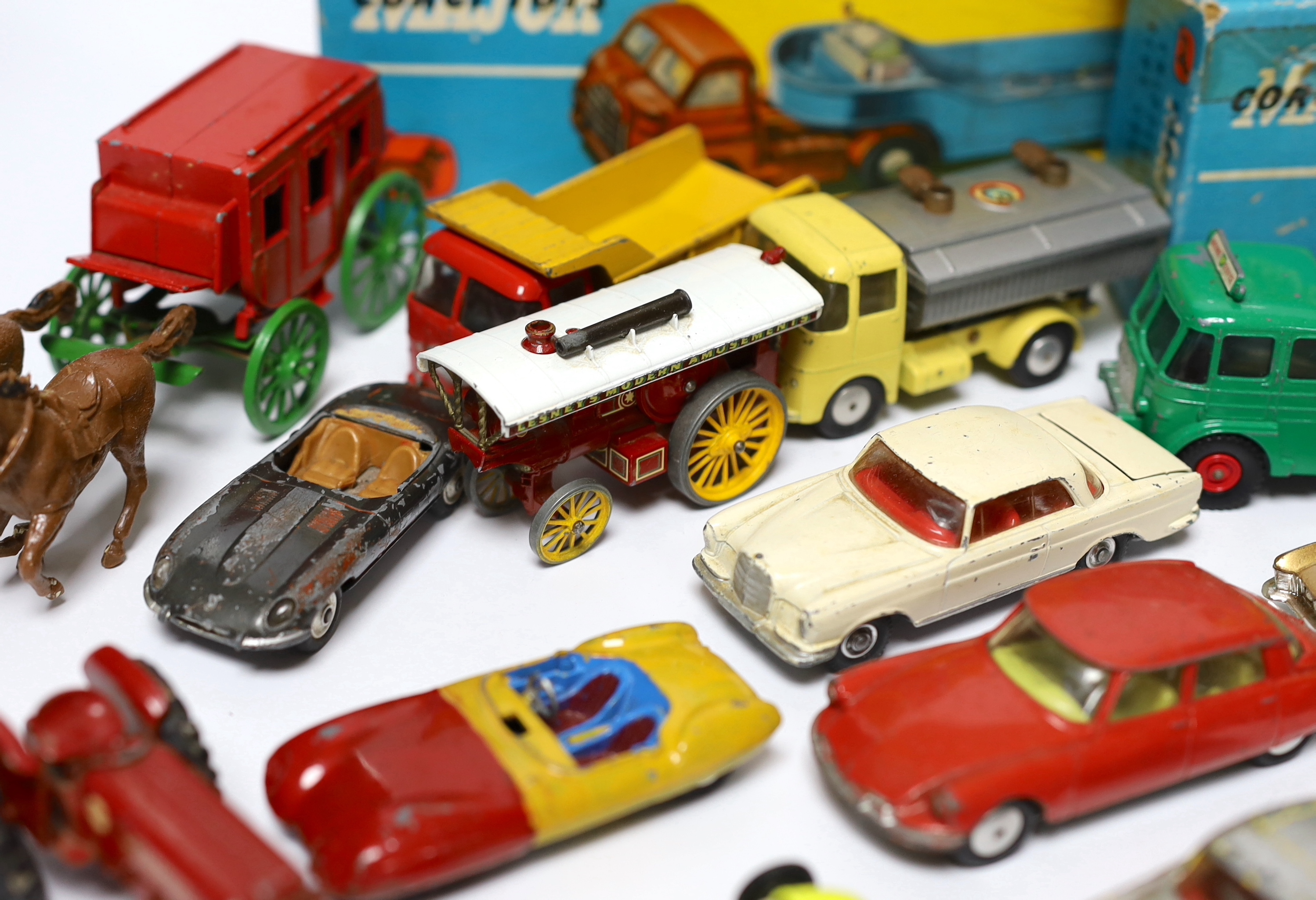 A collection of Corgi Toys, Matchbox Series and Britains diecast vehicles (23)